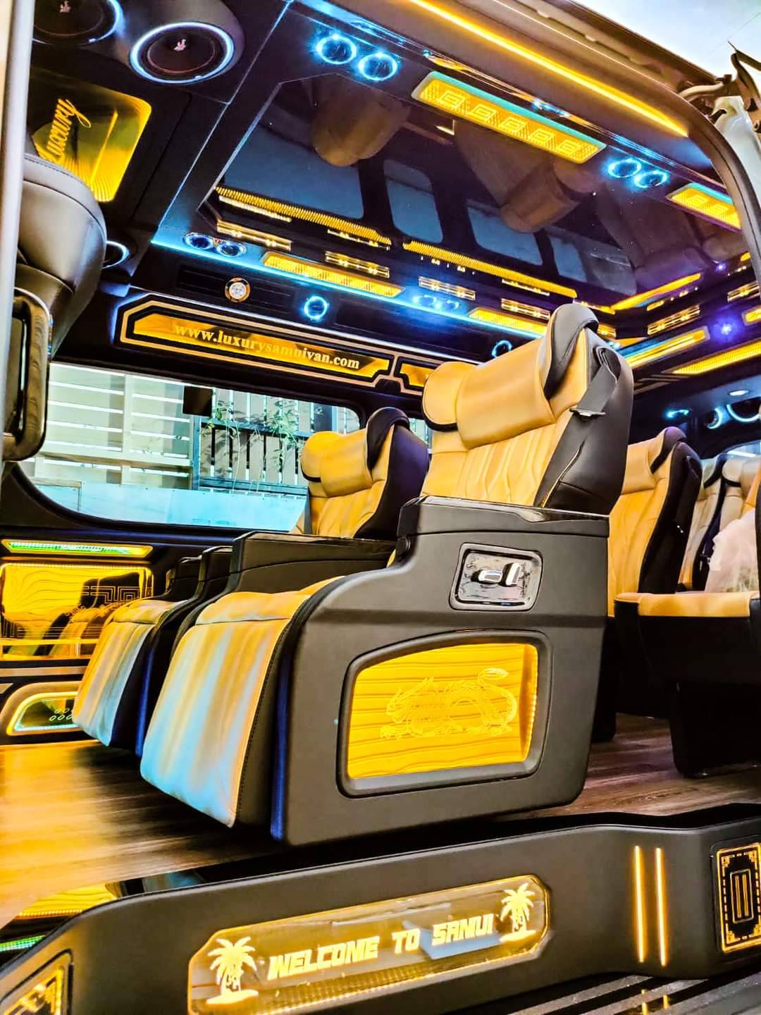 ชุดวีไอพี เบาะ8ที่นั่ง คู่แรกปรับไฟฟ้า โทนสีดำ-ทอง