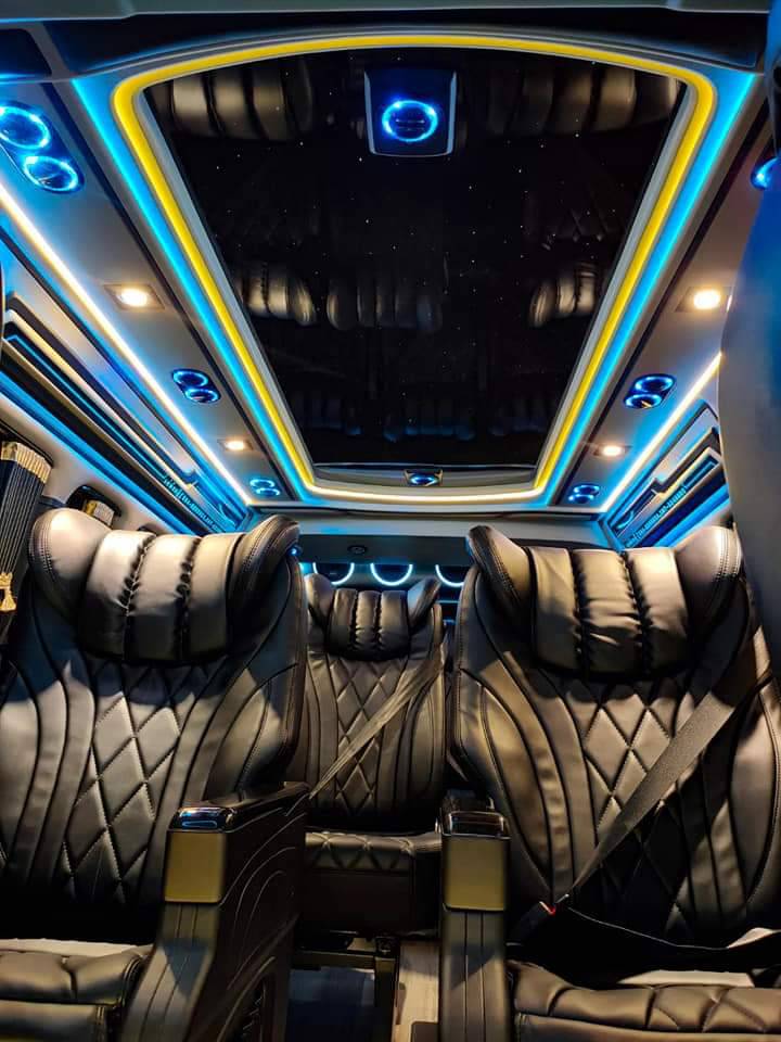 ชุดวีไอพี 8ที่นั่งคู่แรกปรับไฟฟ้า โทนสีครีม+ดำ