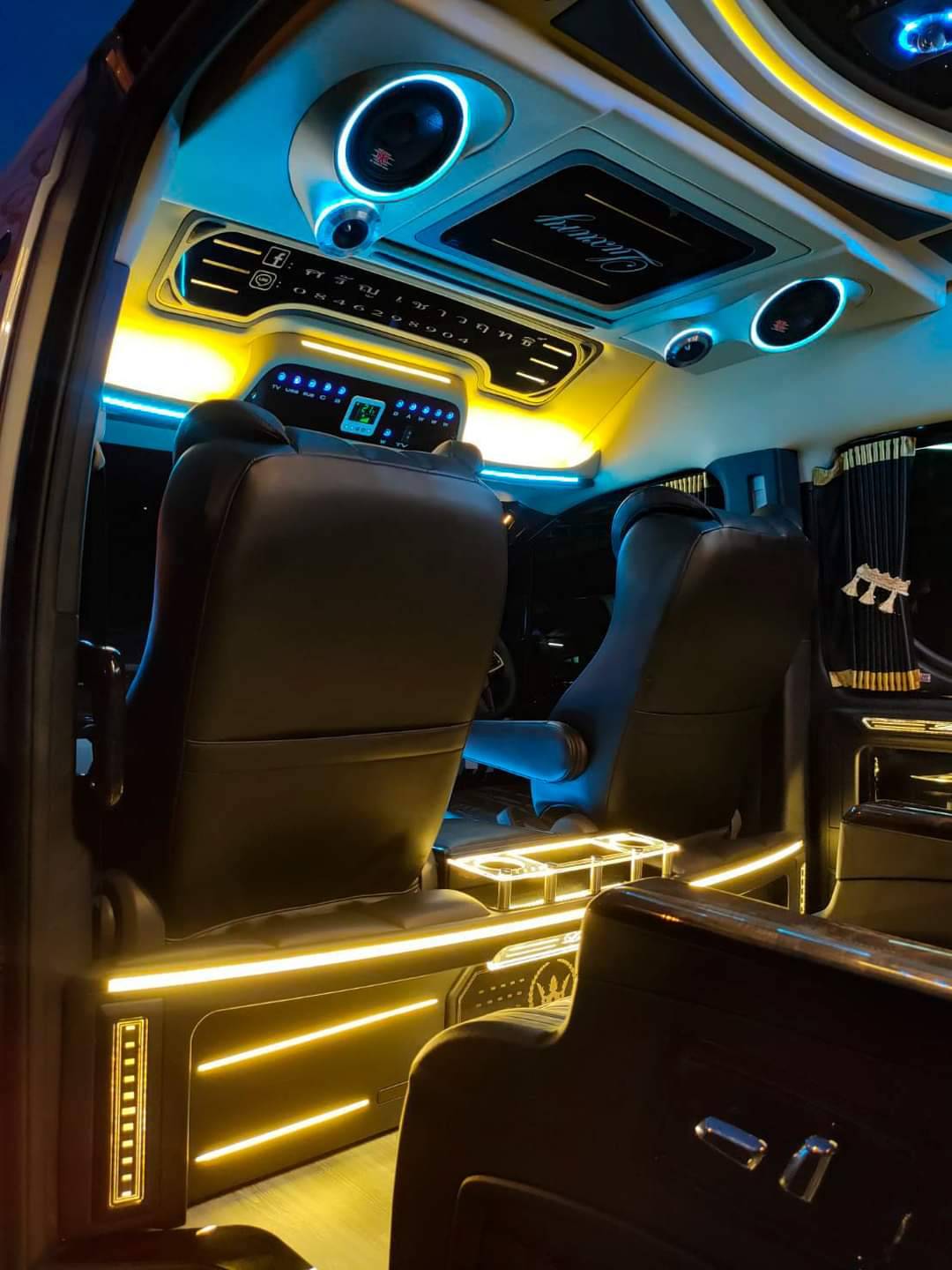 ชุดวีไอพี 8ที่นั่งคู่แรกปรับไฟฟ้า โทนสีครีม+ดำ