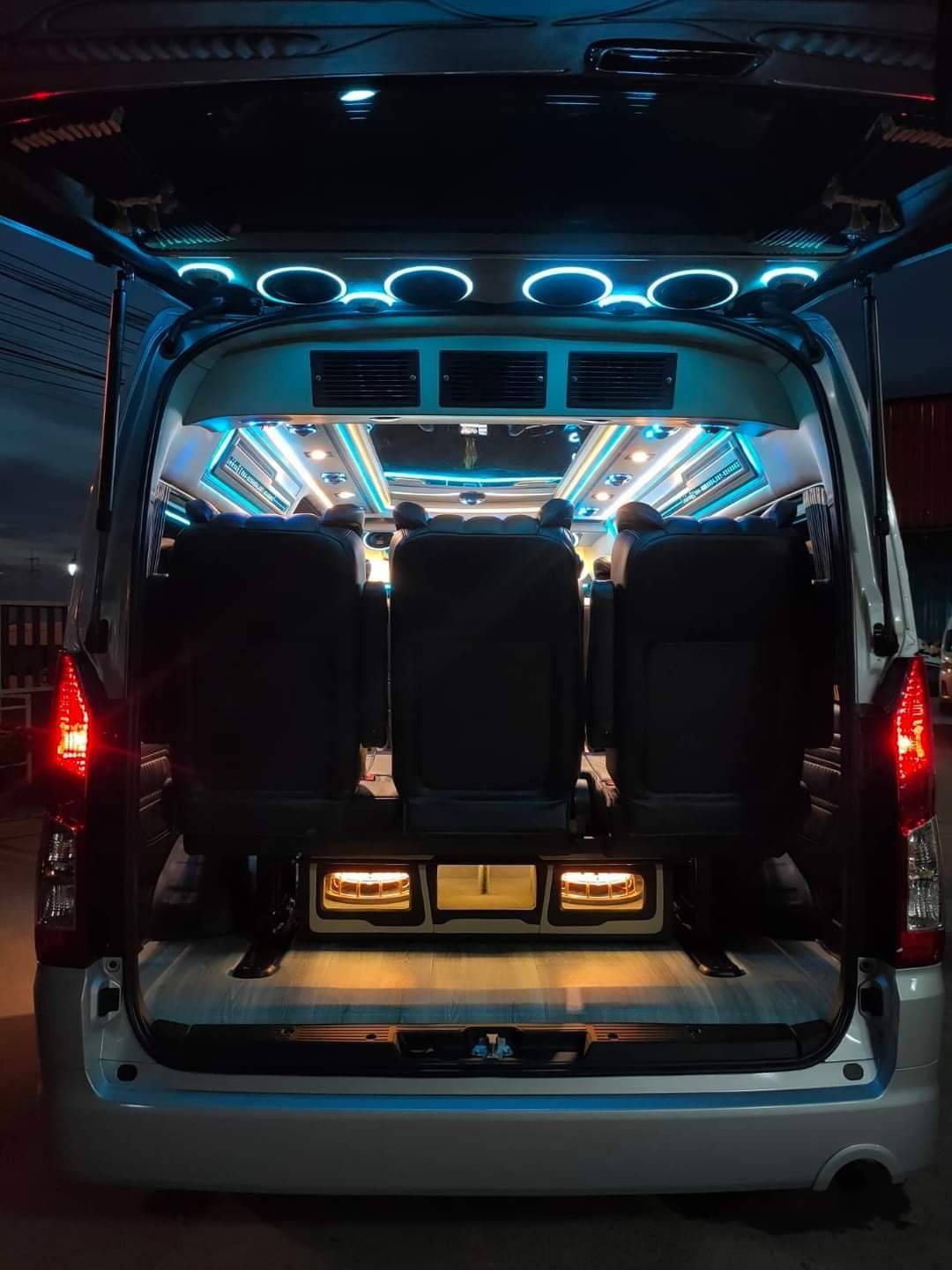 ชุดวีไอพี 8ที่นั่งคู่แรกปรับไฟฟ้า โทนสีครีม+ดำ