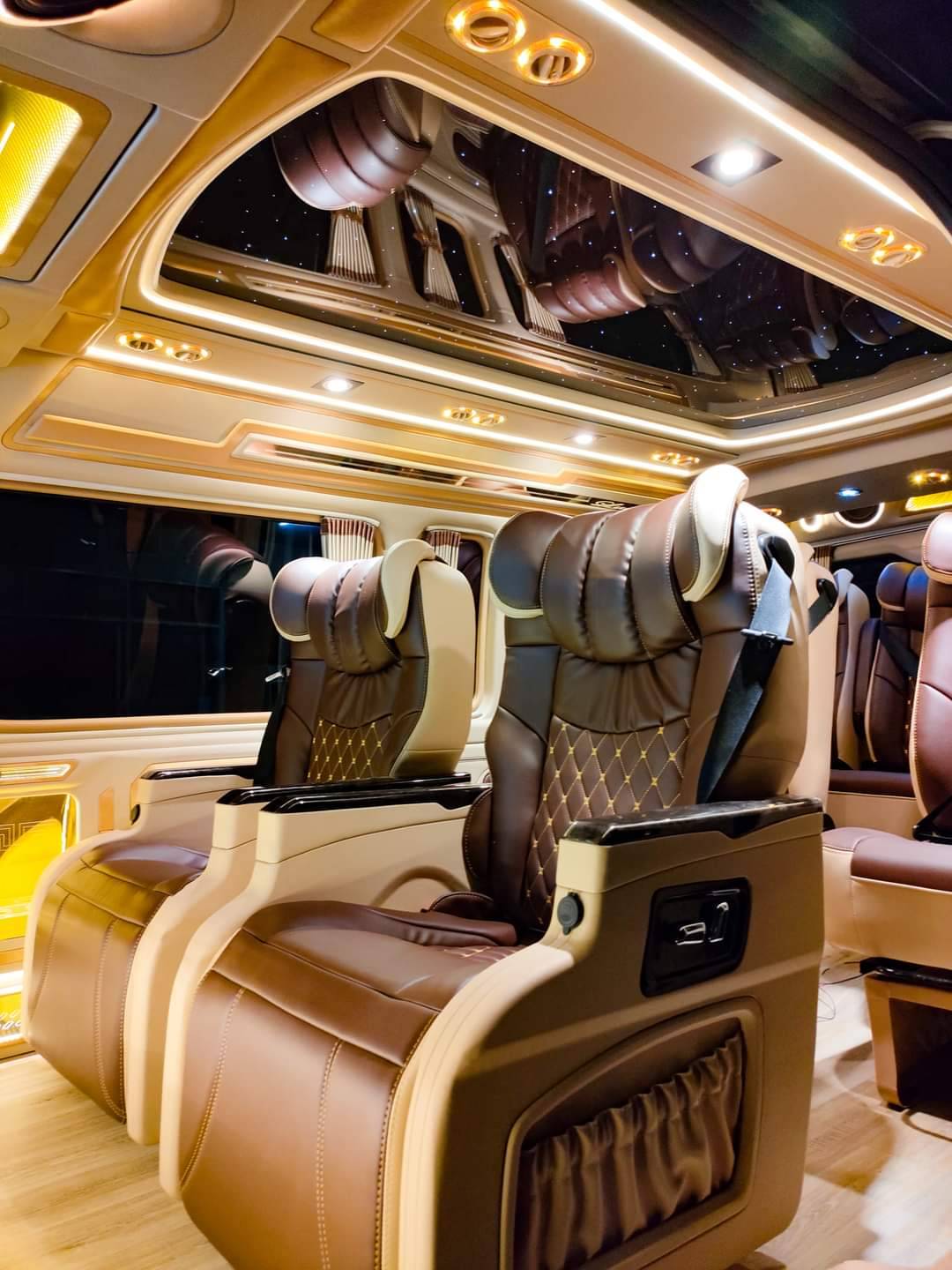 ชุดแต่งวีไอพีเบาะ8ที่นั่งปรับไฟฟ้า ผ้าลายปักโทนสีน้ำตาล+ครีม