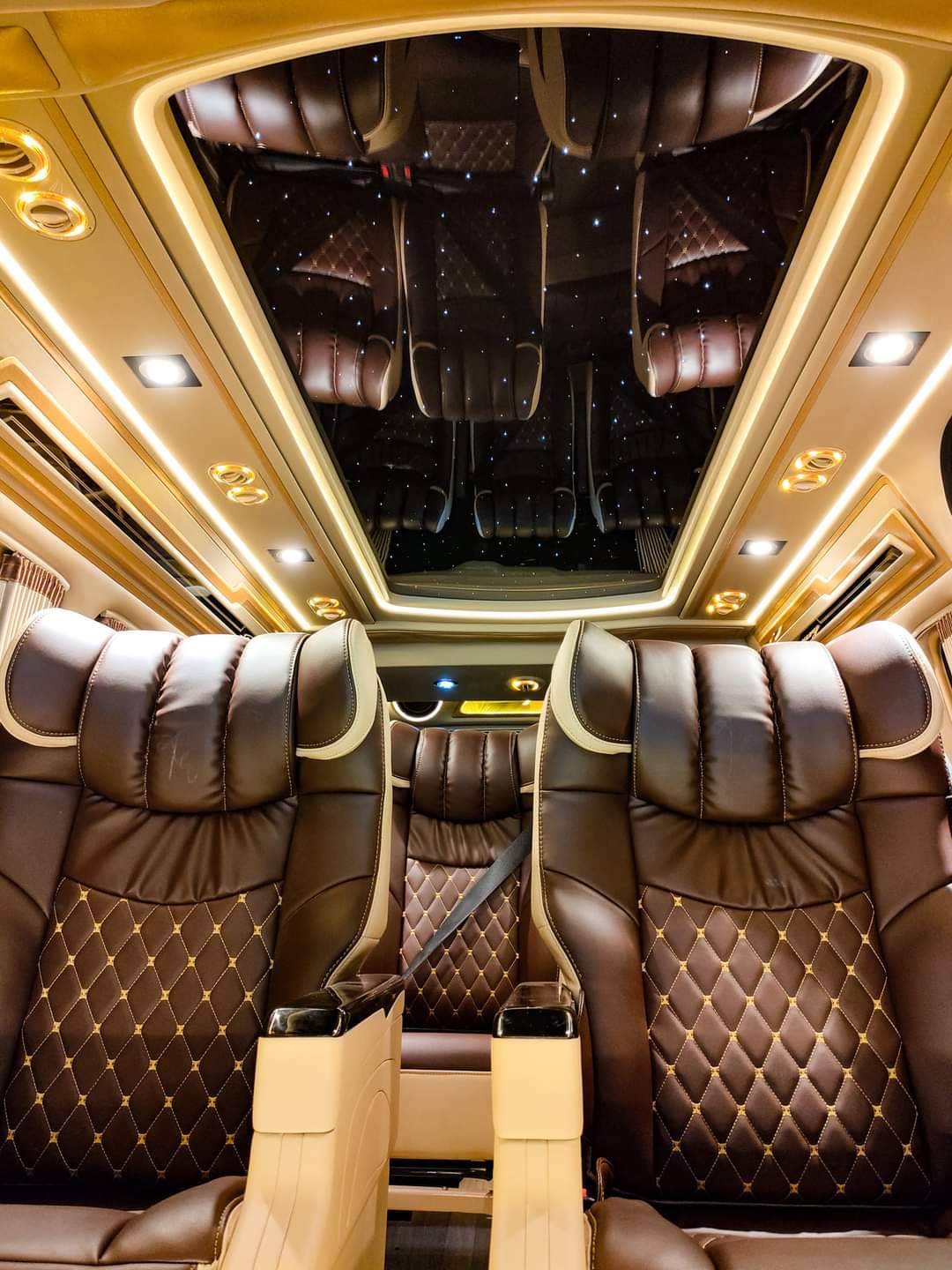 ชุดแต่งวีไอพีเบาะ8ที่นั่งปรับไฟฟ้า ผ้าลายปักโทนสีน้ำตาล+ครีม