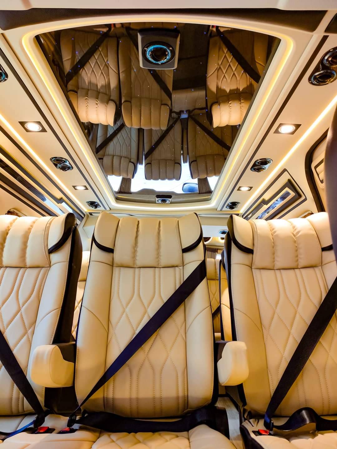 ชุด วีไอพี เบาะ9ที่นั่ง โทนสีครีม+ดำ