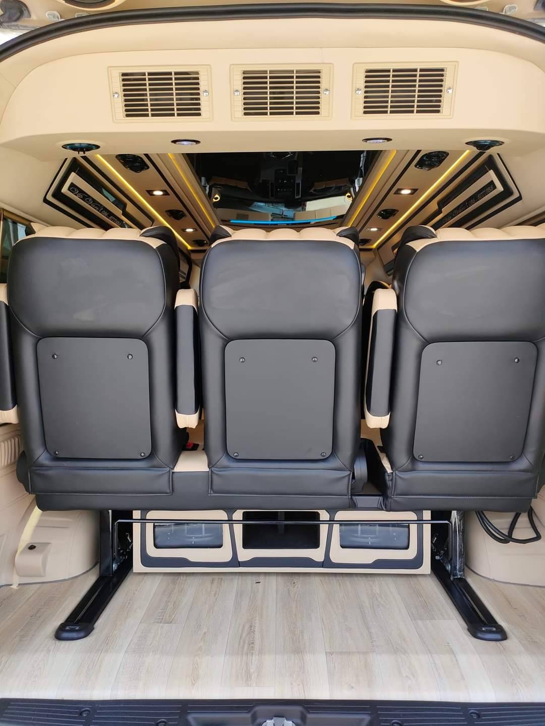 ชุด วีไอพี เบาะ9ที่นั่ง โทนสีครีม+ดำ