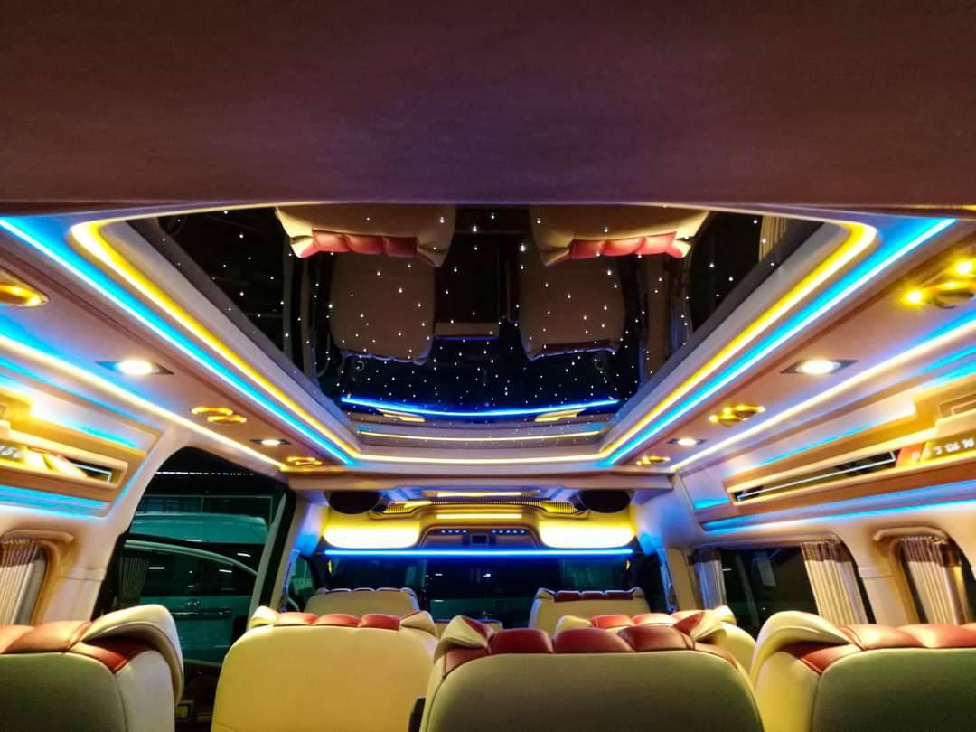 ชุด VIP เบาะ 8 ที่นั่งคู่แรกปรับไฟฟ้าโทนสีแดง-ครีม