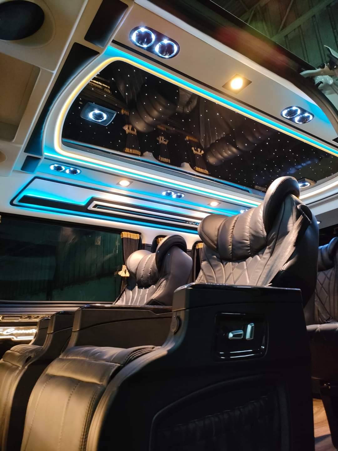 ชุด VIP เบาะ 8 ที่นั่ง คู่แรกปรับไฟฟ้าโทนดำครีม