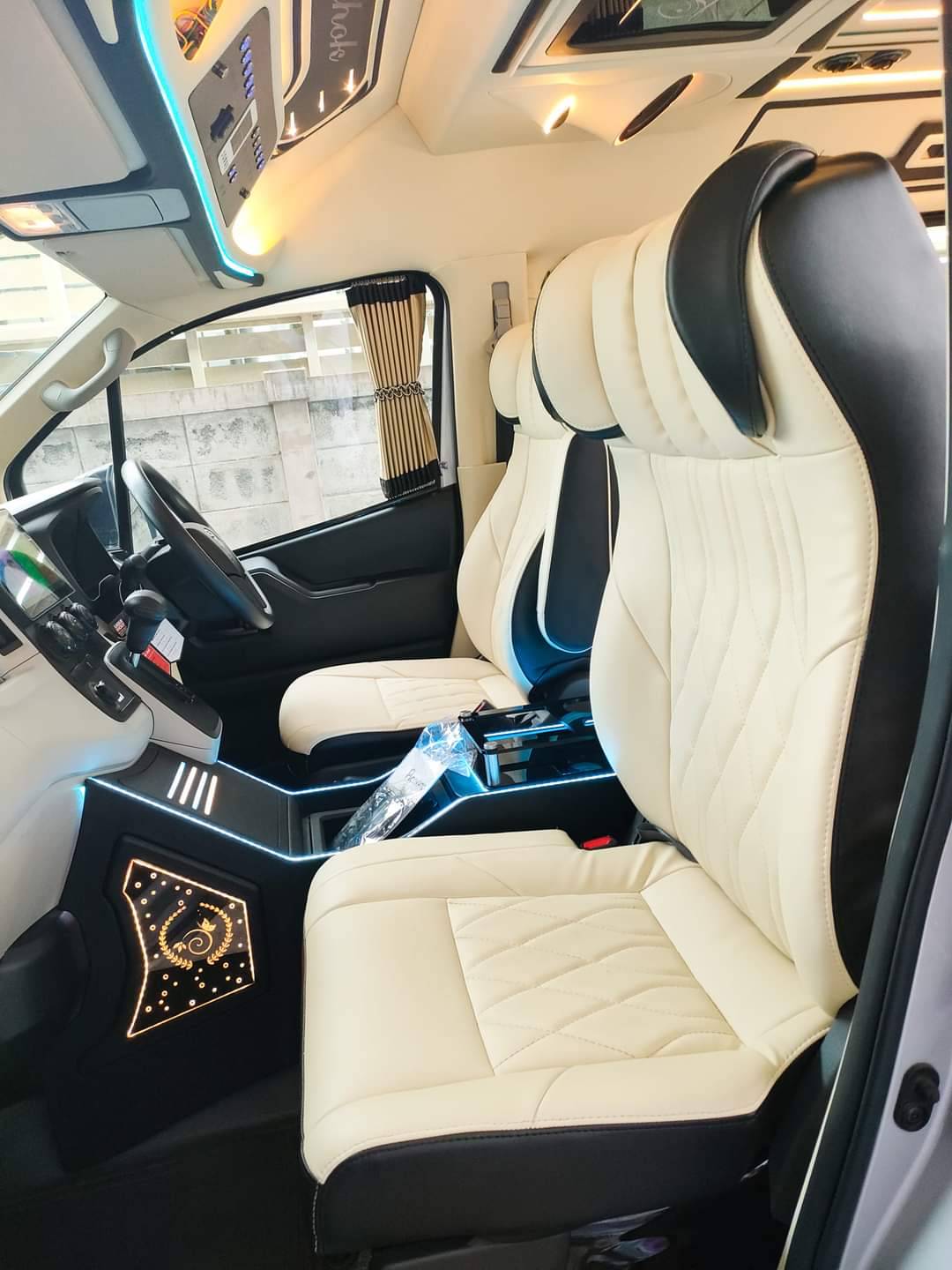 ชุด VIP เบาะ 8 คู่แรกปรับธรรมดา โทนสีครีมดำ